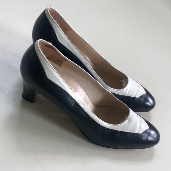 Ferragamo Navy Wingtip Heels Size 7.5 - Picture 6 of 15